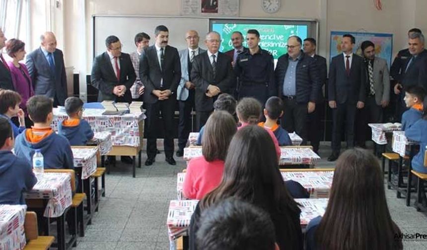 Akhisar'da bugün 29 bin 779 öğrenci karne aldı