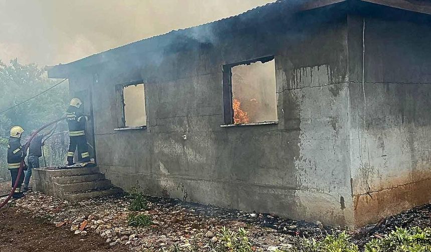 Akhisar'daki bir evde çıkan yangını korkuttu!