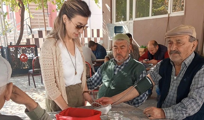 Akhisar'ın kırsal mahallelerine mobil sağlık hizmeti sürüyor