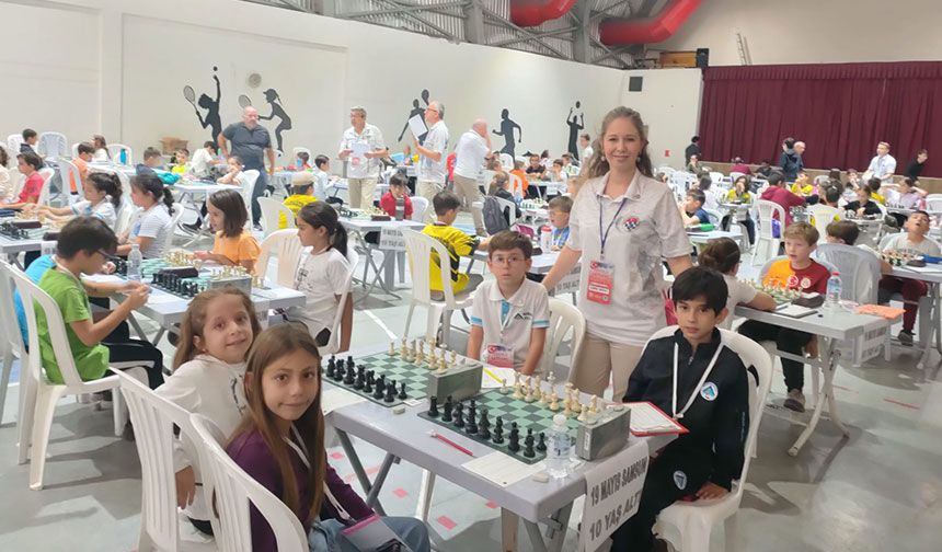 Akhisar 100. Yıl Cumhuriyet Bayramı Satranç Turnuvası düzenlendi