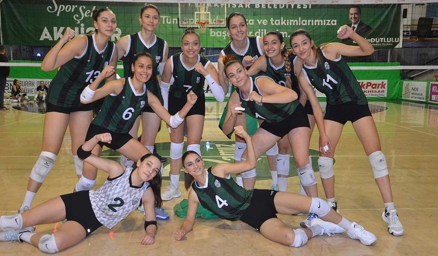 Akhisar Belediyesporlu kızlar, Aliağa KSY’i 3-1 yendi