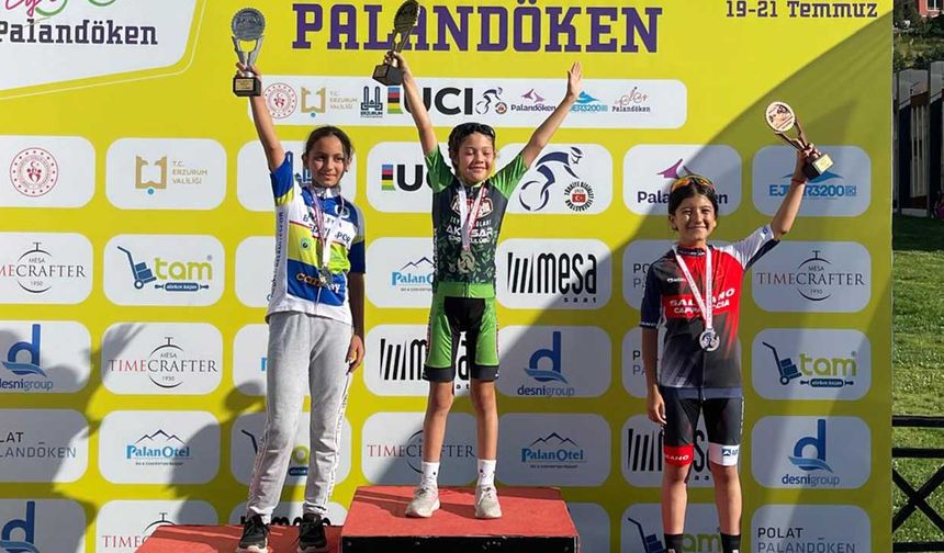 Akhisar İlçe Spor Kulübü'nden Büyük Başarı: Türkiye Dağ Bisikleti Şampiyonası'nda Şampiyonluk