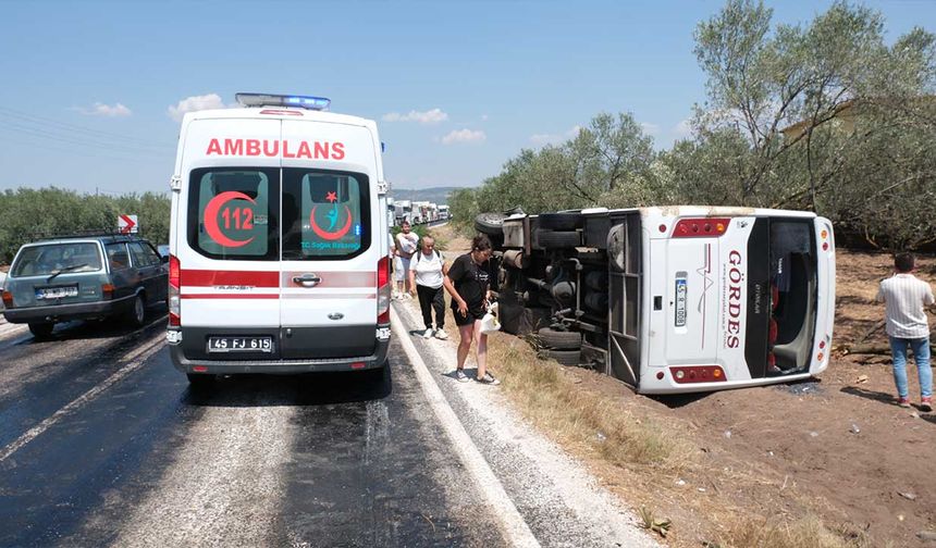 Akhisar-Gördes Yolunda Kaza, Otobüs Devrildi: 9 Yaralı
