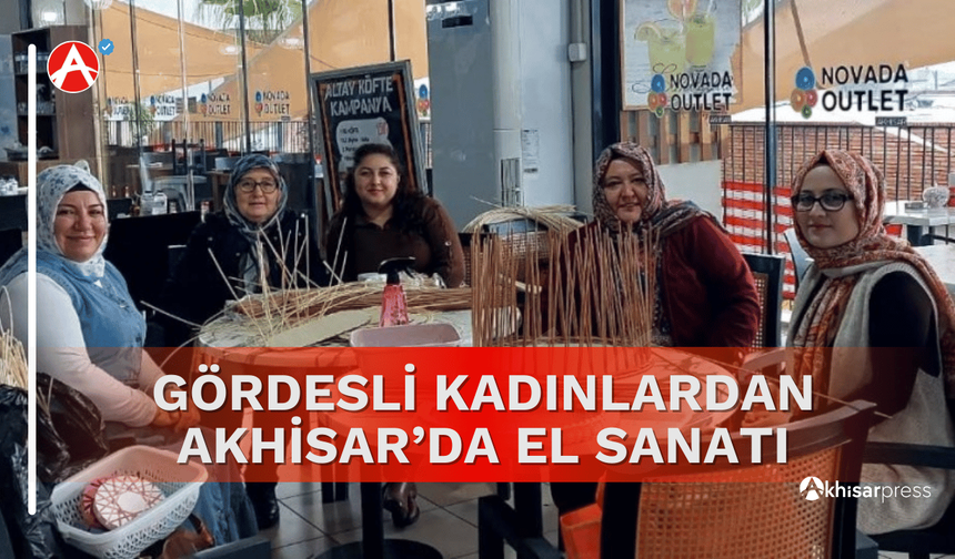 Kağıt Atıklardan El Sanatları Sergilendi