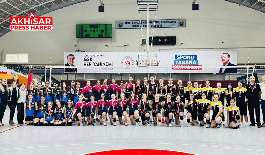 Akhisar’da Okul Sporları Voleybol İkinci Küme Heyecanı Sona Erdi