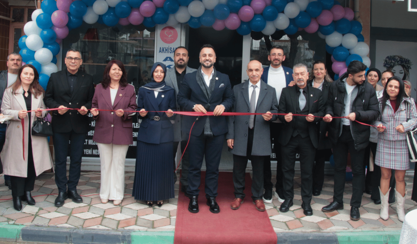 Akhisarlı Çiftten Örnek Girişim: "Aktif Yaşam Merkezi"ni Birlikte Açtılar!
