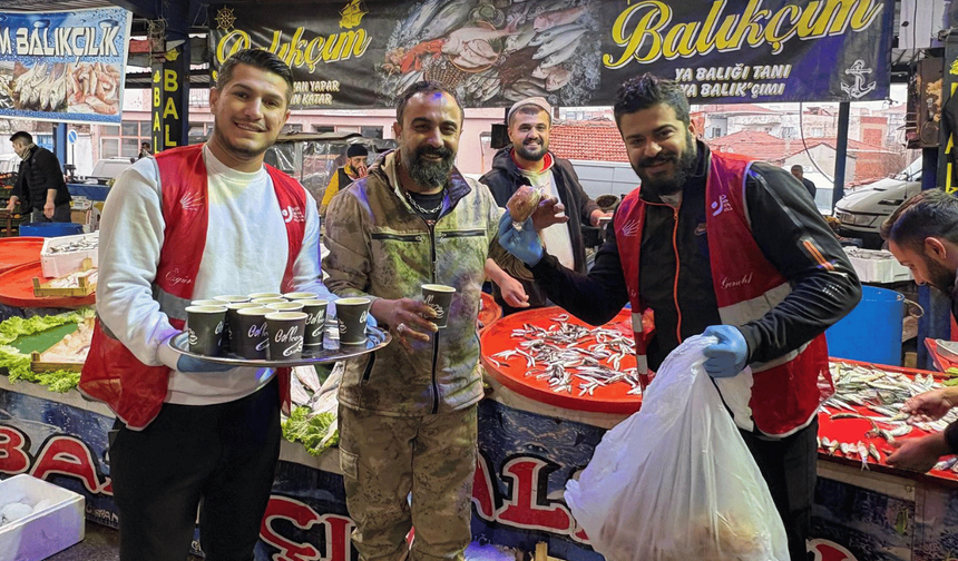 CHP Gençlik Kolları’ndan Akhisar’daki Pazarlara Sabah Çorbası İkramı