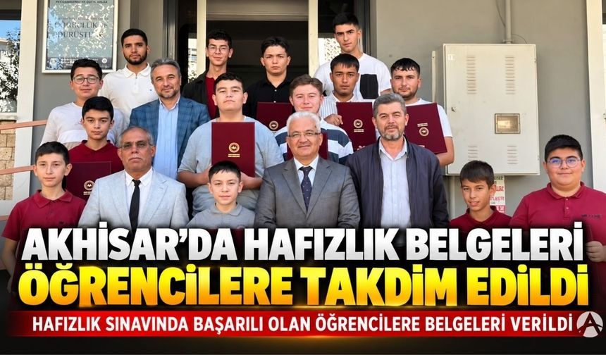 Akhisar’da hafızlıklarını tamamlayan öğrencilere belgeleri verildi