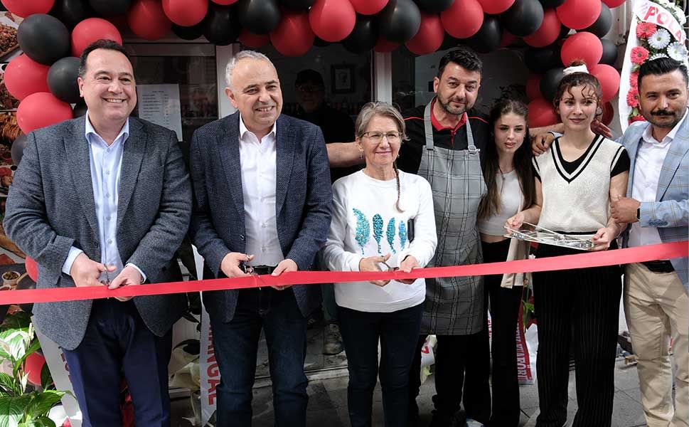 Dinçer Kokoreç, Akhisar'da hizmete açıldı!