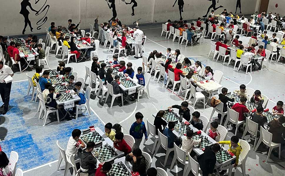 Akhisar'da 23 Nisan Hızlı Satranç Turnuvası tamamlandı