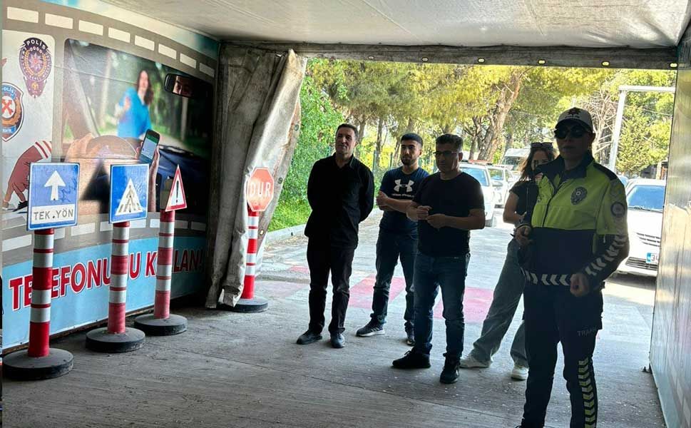 Bayram öncesi Akhisar yolunda Yaşam Tüneli faaliyeti düzenleniyor