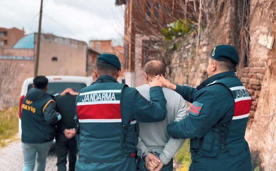 Akhisar'da Jandarma'dan Büyük Operasyon: 70 Aranan Şahıs Yakalandı