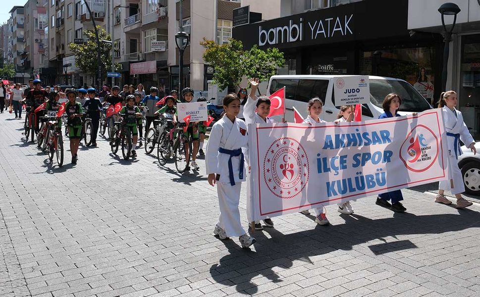 19 Mayıs Atatürk'ü Anma, Gençlik ve Spor Bayramı, Kortej Yürüyüşü ile Coşkuyla Kutlandı